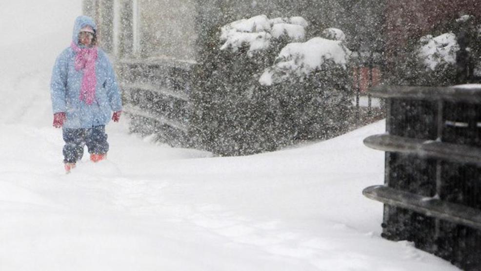 10 inches of snow in feet