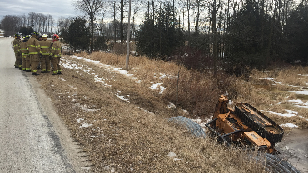 Man dies after bulldozer overturns in creek WLUK