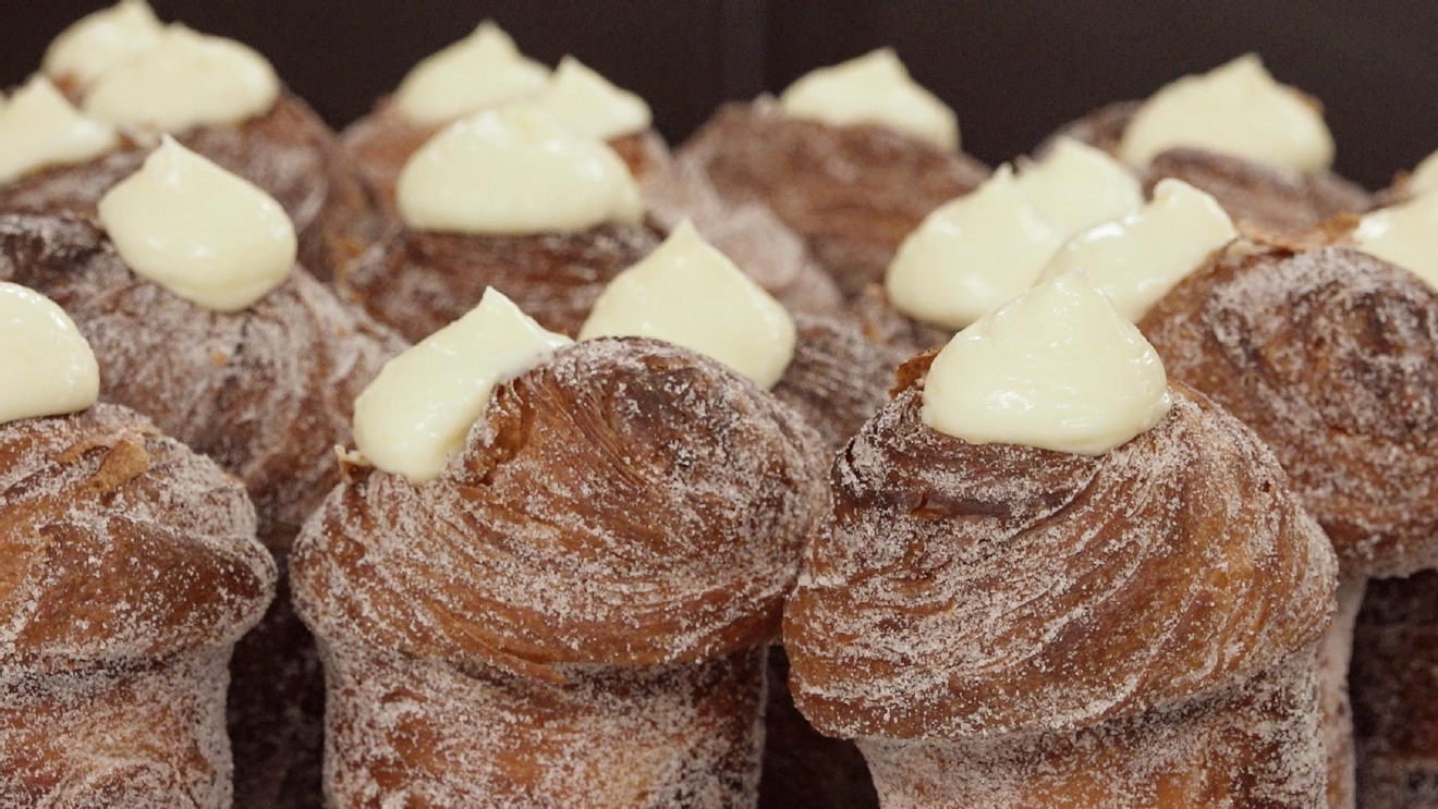 No need to steal the recipe, here's how a cruffin (croissant + muffin