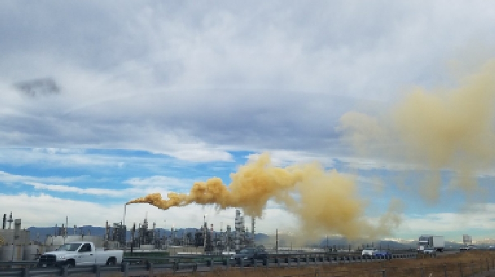 Strange smoke emits from Denver refinery WEAR