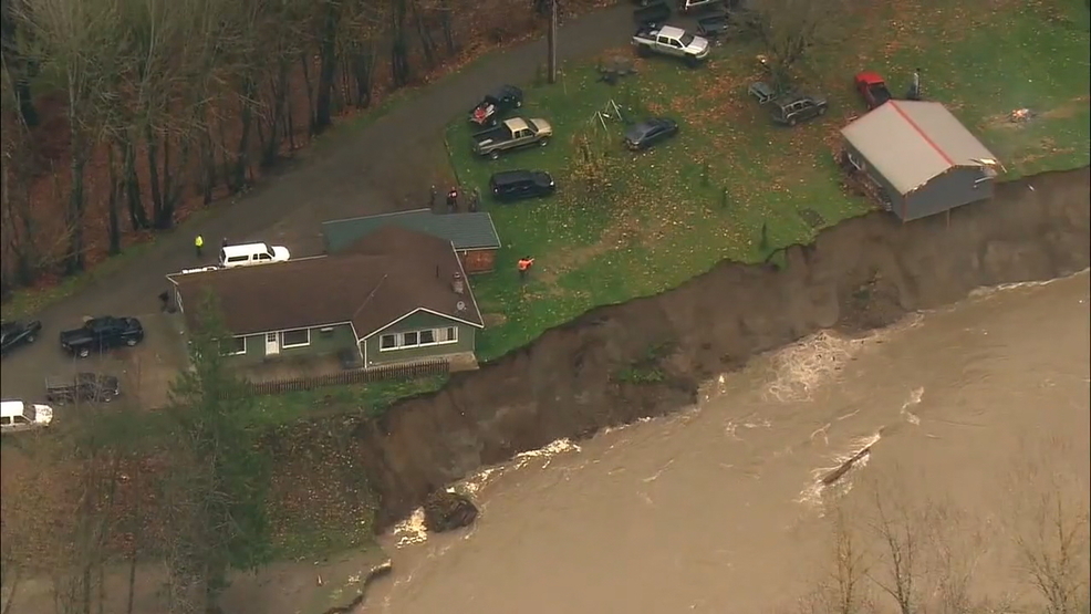 Skagit River flooding causes banks to erode, threatening several homes