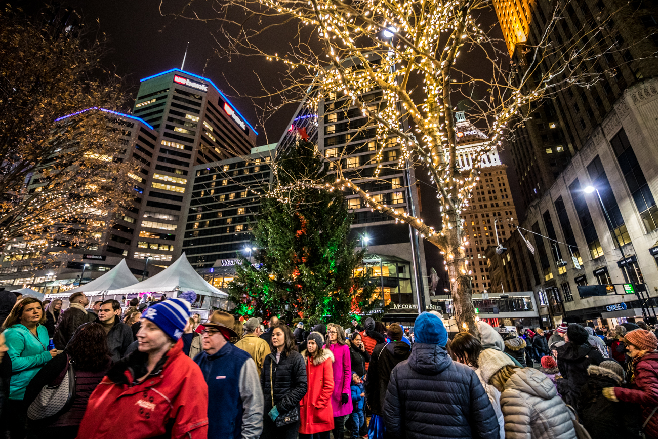 Christmas In Cincy Is Finally Here With the Tree Lighting on Fountain