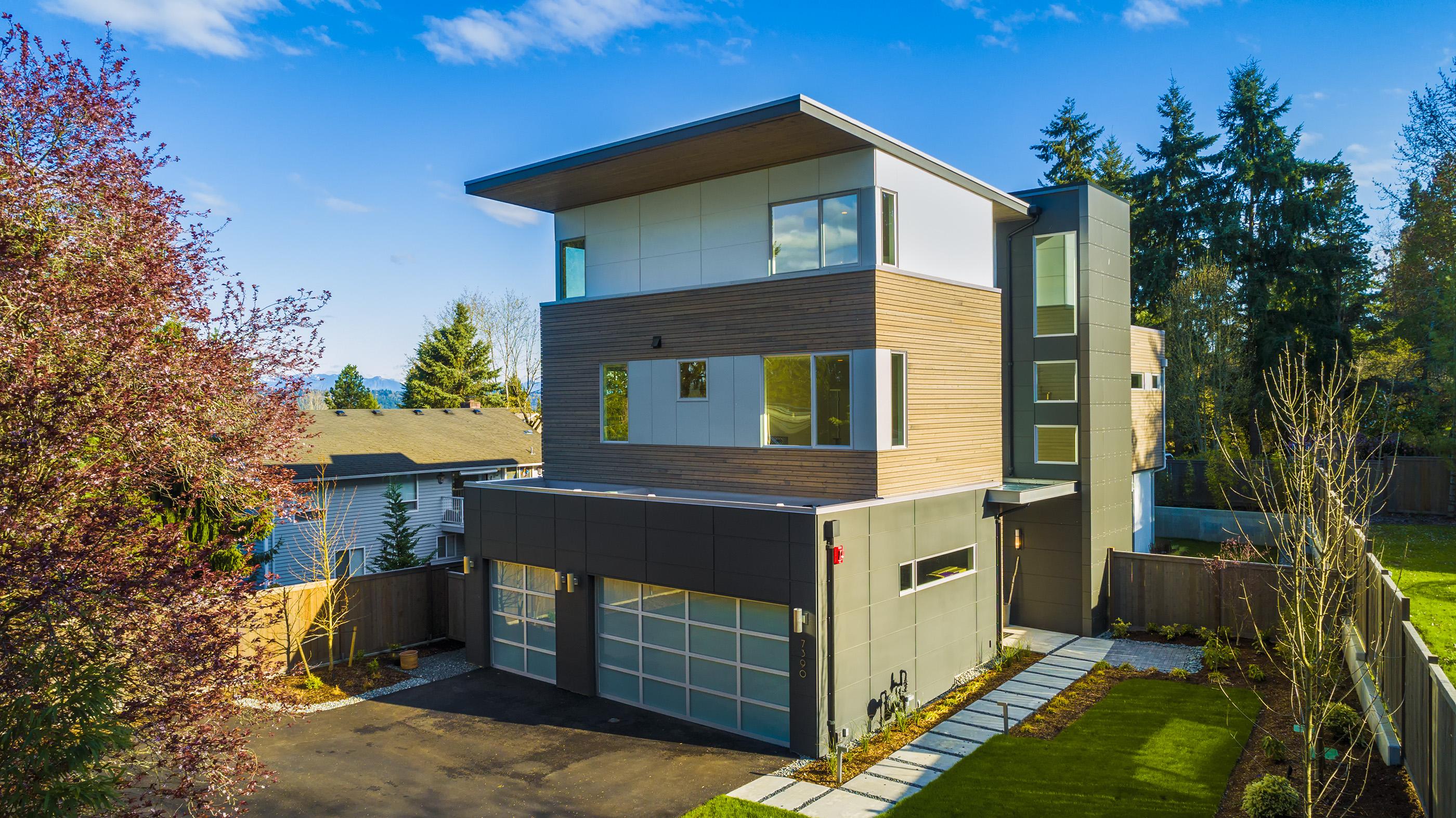 Photos Redmond's Au Courant House has a 600 square foot deck, 180