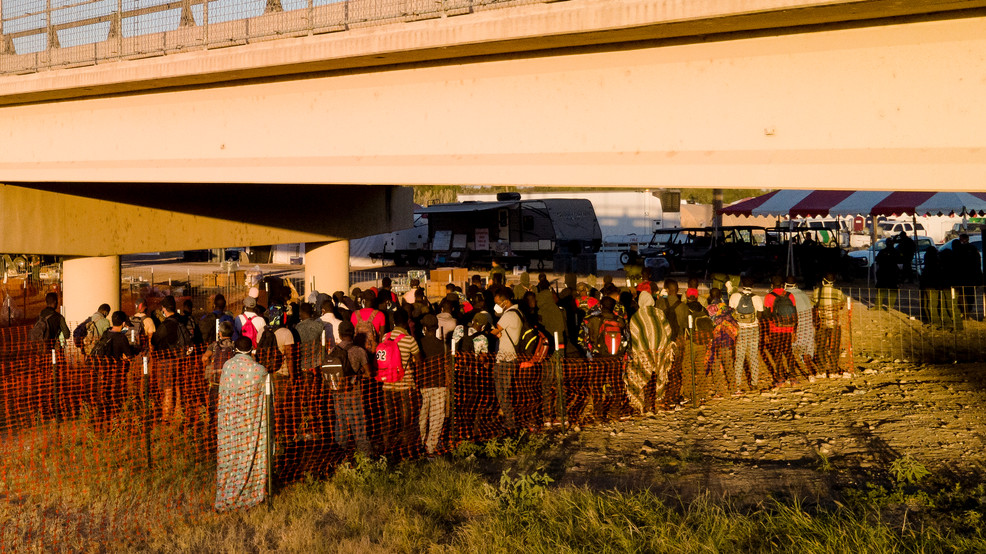 Mexico US Border Migrants AP21267513990258.jpg