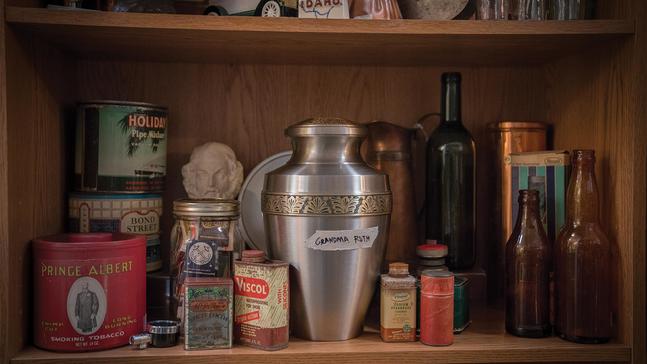 What to Do with a Loved One&rsquo;s Ashes? Ideas that Celebrate and Honor Their Memory