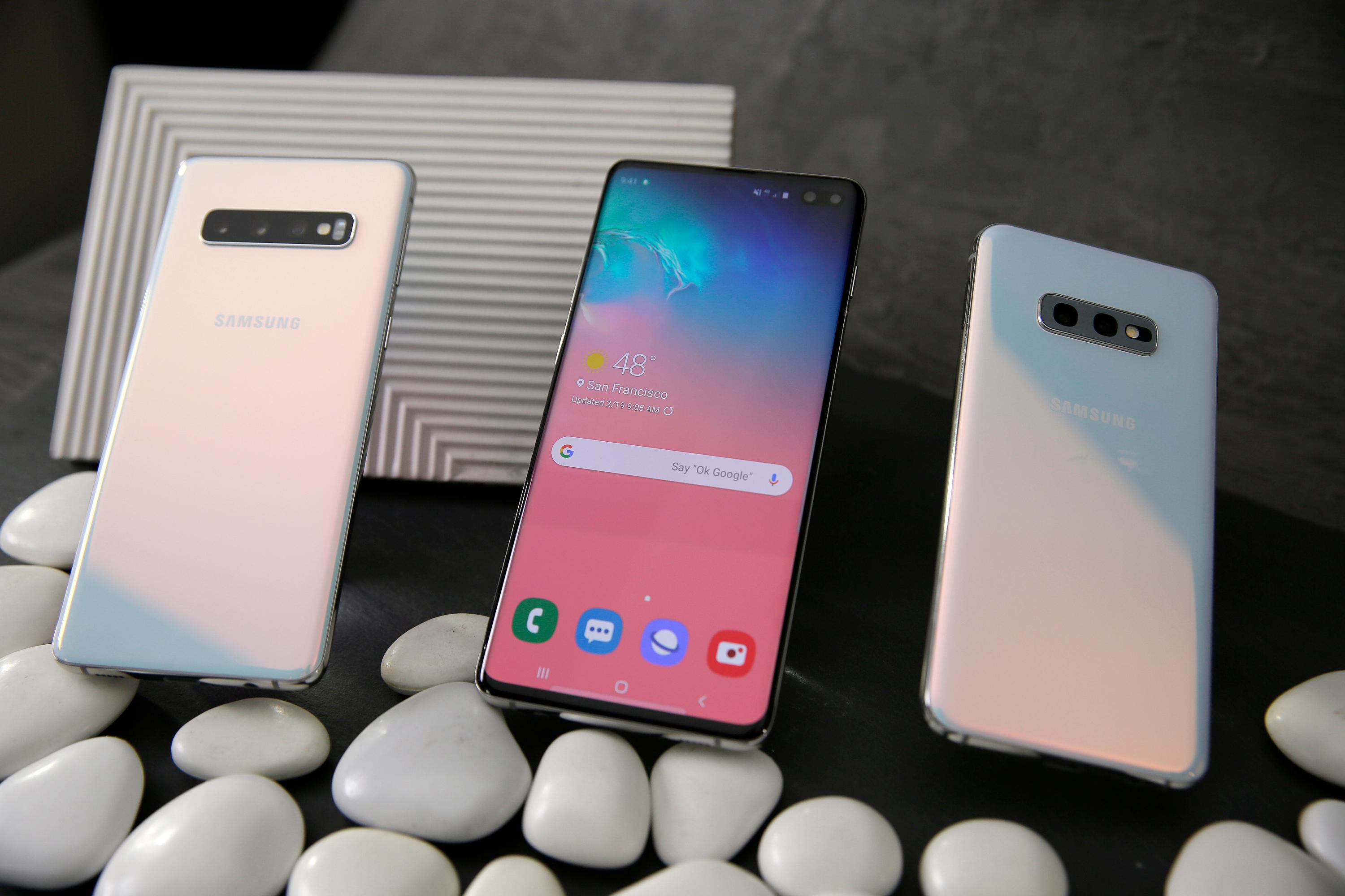from left are the new samsung galaxy s10, the s10  and the s10e